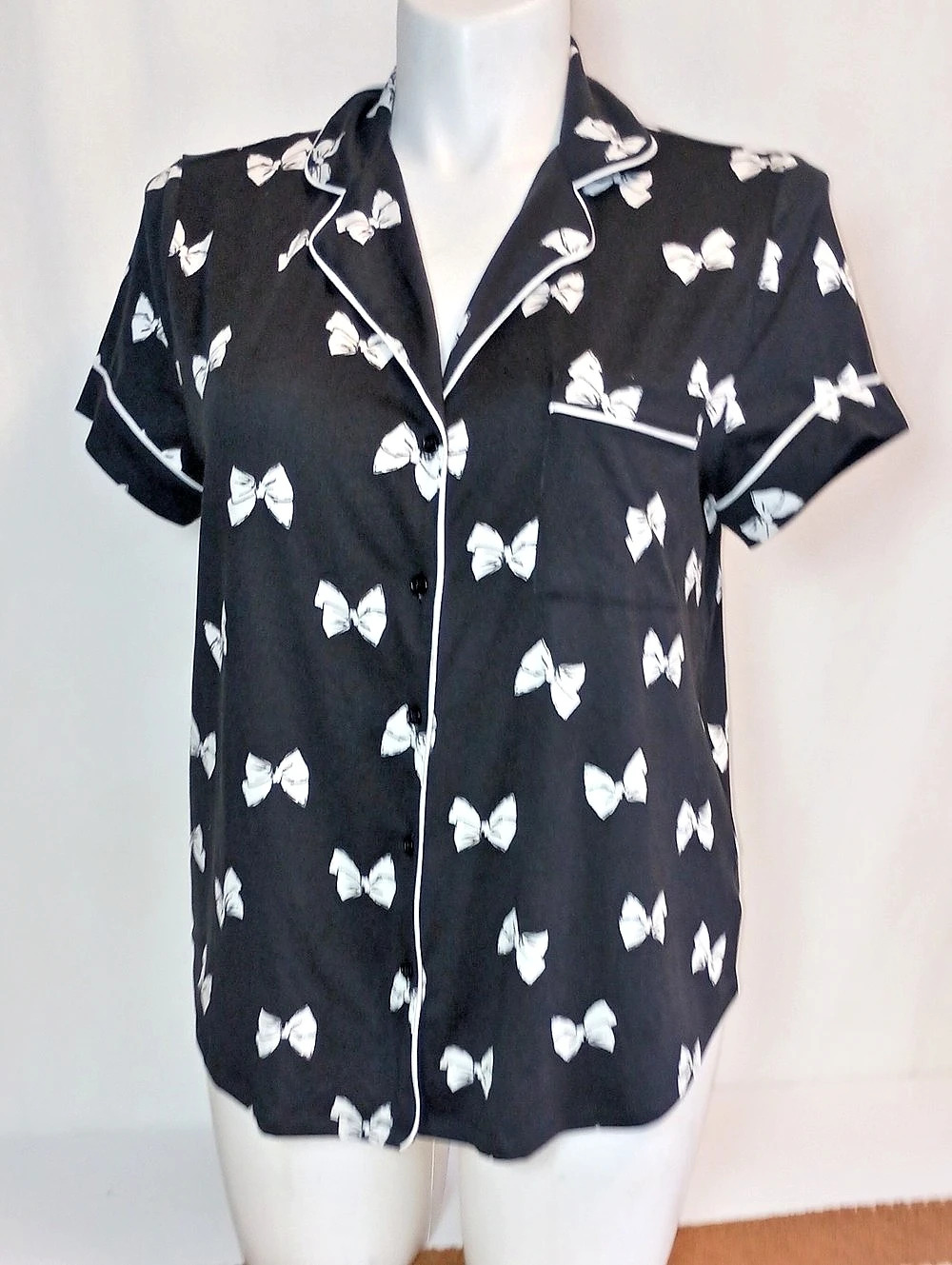 kate spade new york Bow Print Short Sleeve Shirt in Black & White Like New